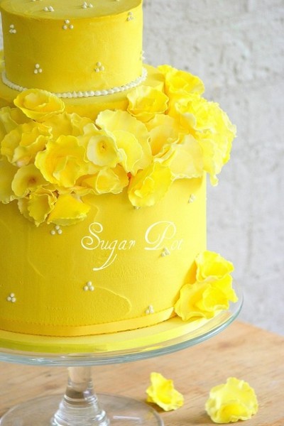 Yellow wedding cake by sugarpot
