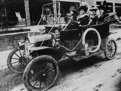 Madame CJ Walker in car ~1916