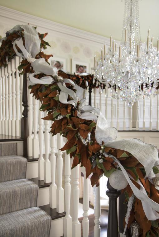 christmas decorations stairs & entry - magnolia garland