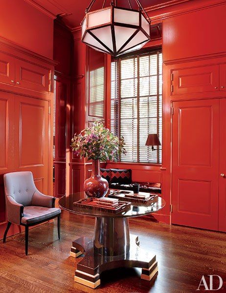 Red lacquered entry