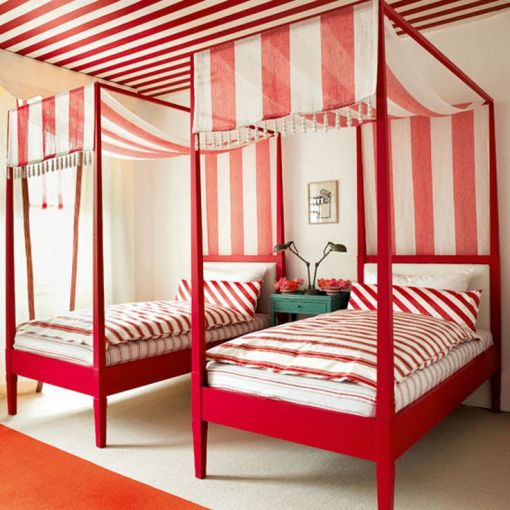 Red wht striped bedroom Casa Diseno