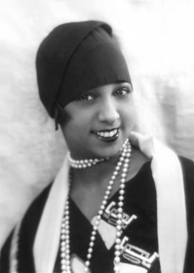 Baker-with-Pearls flapper style