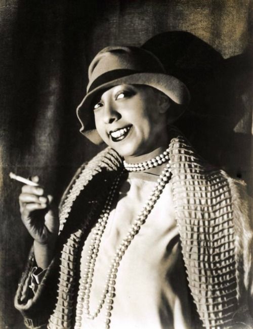Josephine Baker pearls 1920's