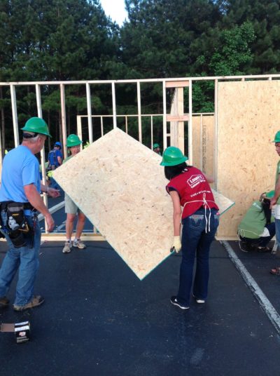 Lowes Heroes Womens Build Habitat for Humanity